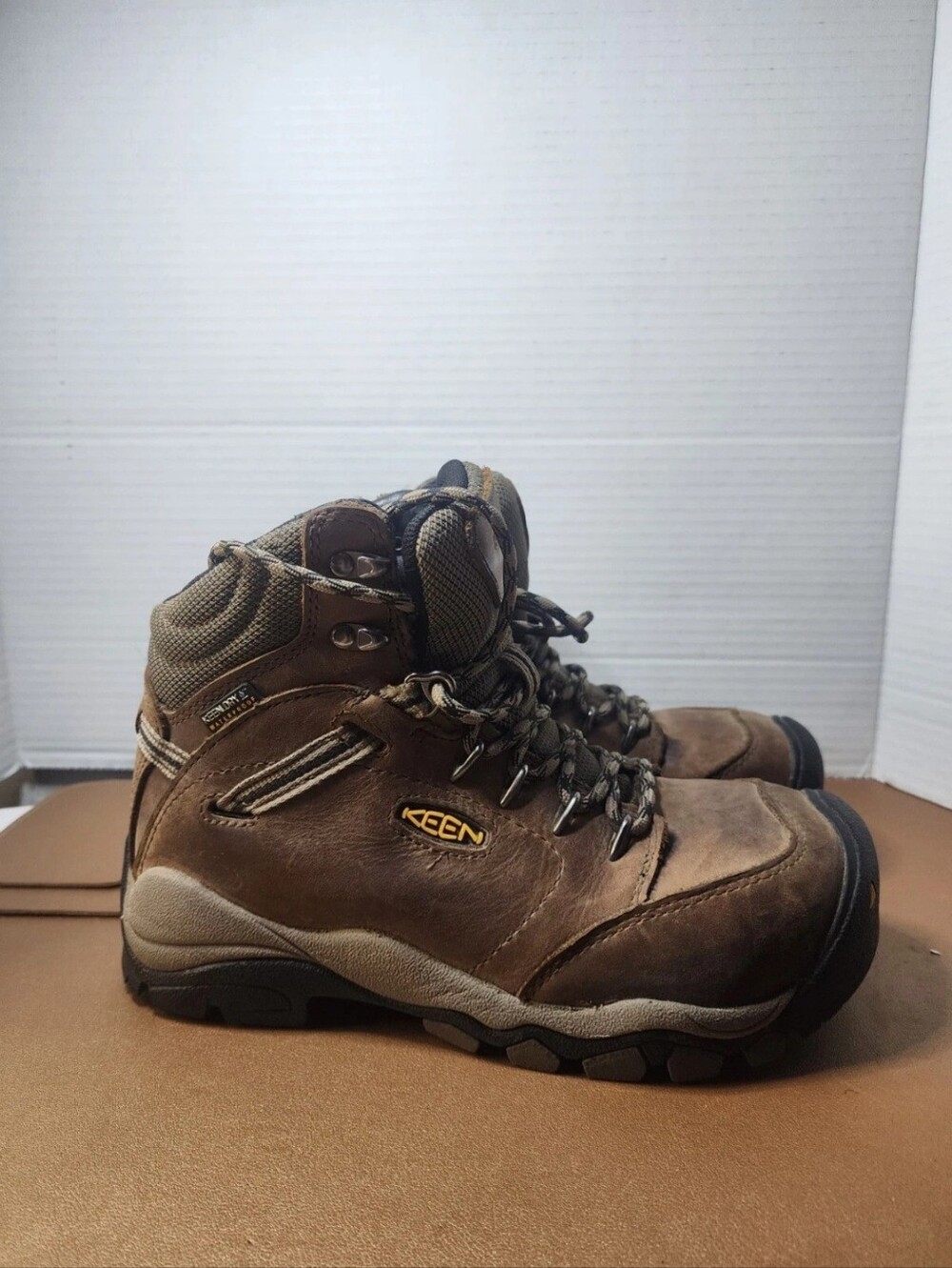 Womens Keen Canby  Safety Toe Hiking Boots  SIZE 6